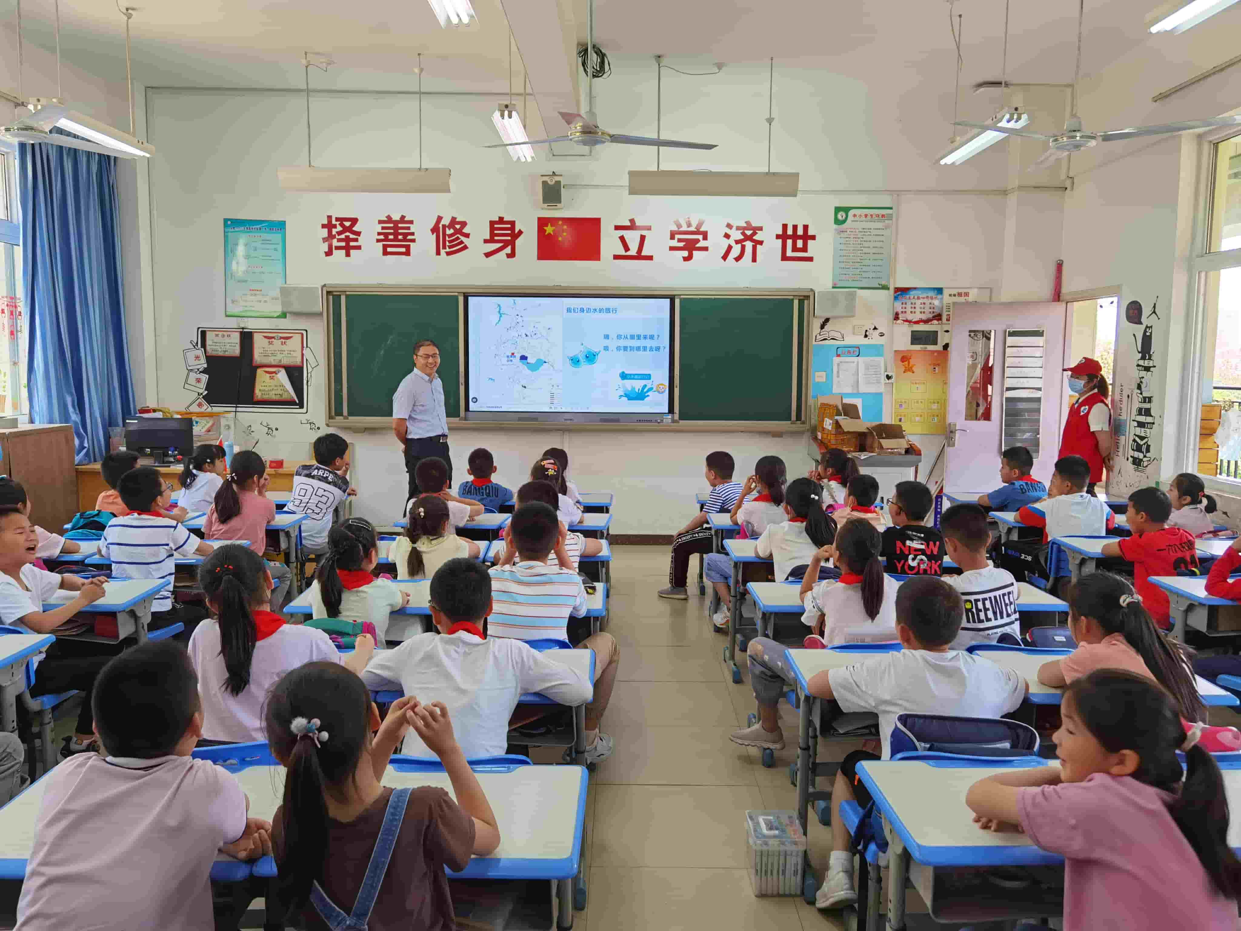 2021年6月4日，好博网页版_好博（中国）志愿团队枪王一六八玫瑰园小学开展“青春志愿行，环保进课堂”活动（2）